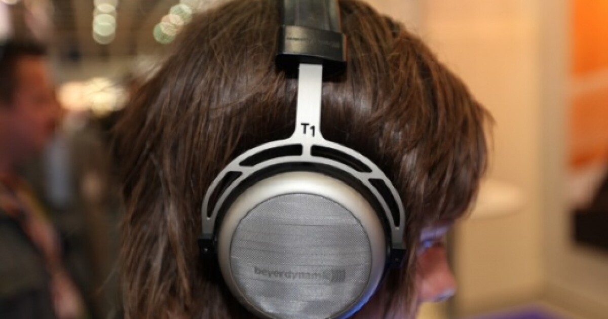 Tested: Sennheiser HD 800 vs beyerdynamic T1 audiophile headphones